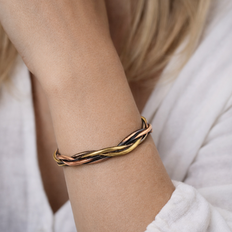 Bakır ve bronz el örmesi ayarlanabilir açık bileklik – LAJA