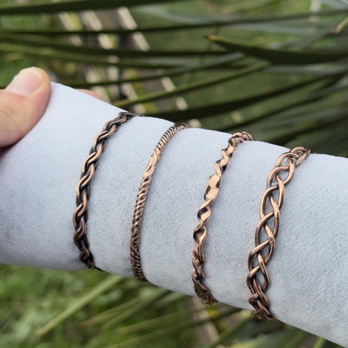 LAJA 1250 Serisi – 4’lü El Yapımı Bakır Bileklik Seti | Koyu Mat, Burgu ve El Formlu Tasarımlar