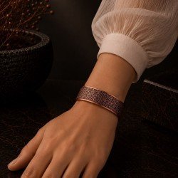 LAJA-1575 Saf Bakır Kelepçe Bileklik – Labirent Geometrik Geçme Desen LAJA-1575 labirent geometrik geçme desenli saf bakır kelepçe bileklik ürün fotoğrafı
