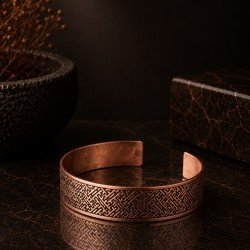 LAJA-1575 Saf Bakır Kelepçe Bileklik – Labirent Geometrik Geçme Desen LAJA-1575 labirent geometrik geçme desenli saf bakır kelepçe bileklik ürün fotoğrafı