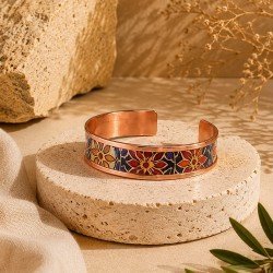 LAJA 2538 Iznik Bloom – Çini Motifli Bakır Bileklik LAJA 2538 Iznik Bloom çini motifli bakır kelepçe bileklik ürün fotoğrafı