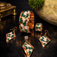 EL YAPIMI MİNE İLE RENKLENDİRİLMİŞ MİNELİ BİLEKLİK. VE TAKI LAR