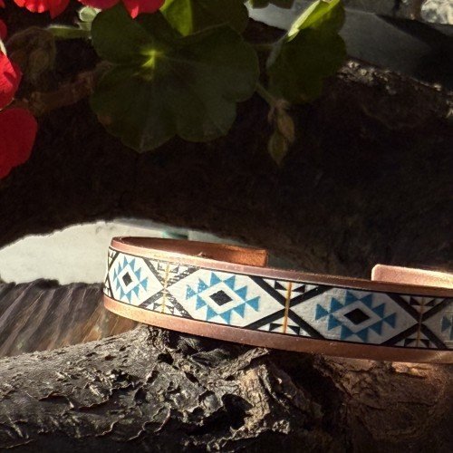 LAJA-1713 Özel Desenli Bakır Bileklik – El Yapımı UV Baskılı Etnik Bakır Takı Modeli