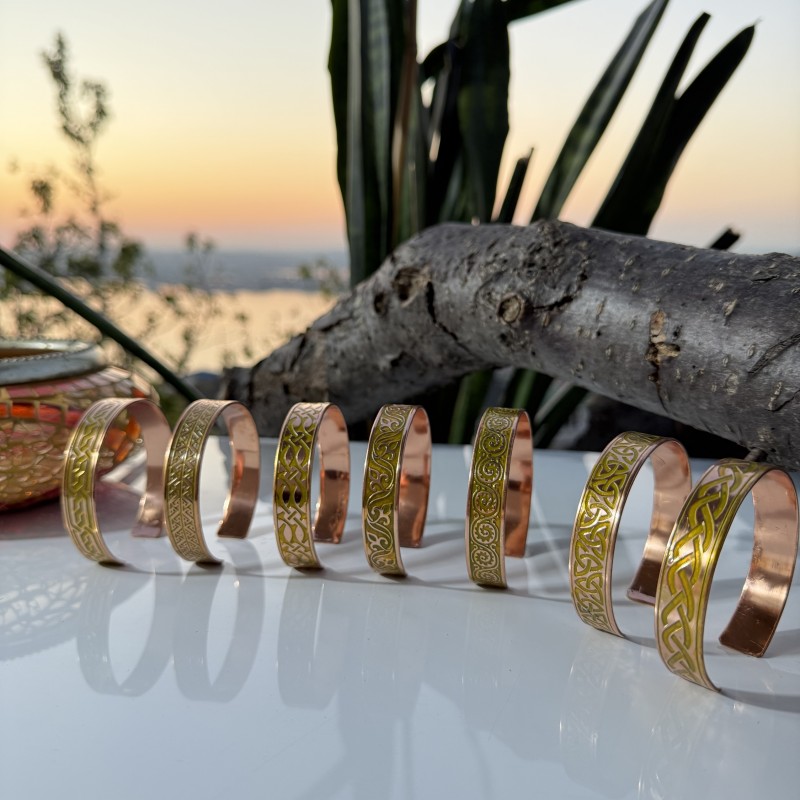 LAJA-1540 – Otantik Sarı Renkli Oyma Bakır Bileklik
