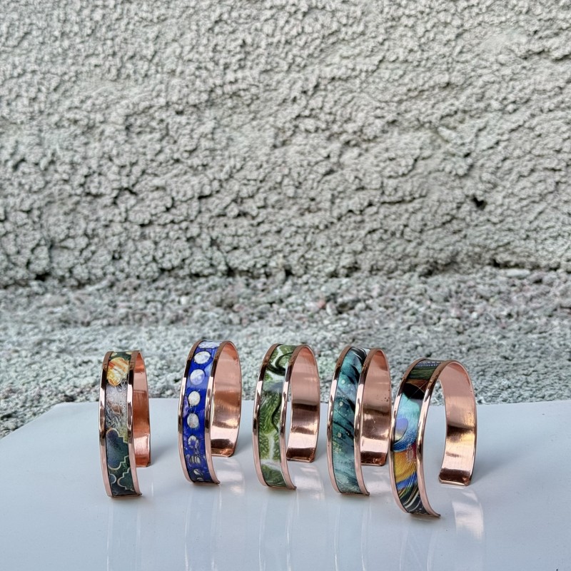 LAJA-2500 Serisi | 1,2 cm genişliğinde El Yapımı UV Baskılı Bakır Bileklikler” (20 Model) LAJA-2500 Serisi | 1,2 cm genişliğinde El Yapımı UV Baskılı Bakır Bileklikler” (20 Model)