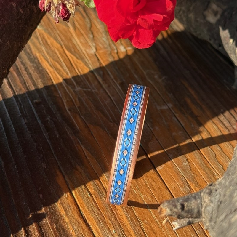 LAJA-1705 – “Mavi Nü” El Yapımı Bakır Bileklik | Etnik Desenli UV Baskı | Unisex Tasarım LAJA-1705 – “Mavi Nü” El Yapımı Bakır Bileklik | Etnik Desenli UV Baskı | Unisex Tasarım