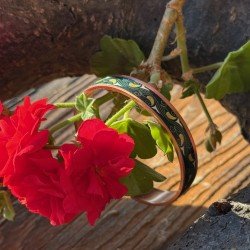 LAJA-1706 “Güneş Yaprağı” – Yeşil & Sarı Motifli UV Baskılı El Yapımı Bakır Bileklik LAJA-1706 “Güneş Yaprağı” – Yeşil & Sarı Motifli UV Baskılı El Yapımı Bakır Bileklik